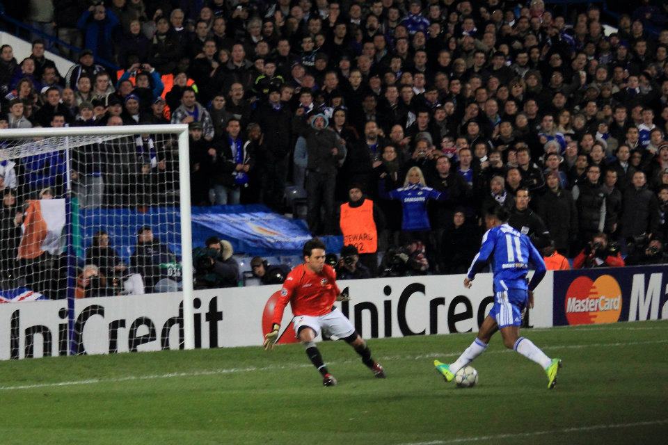 Calcio Inglese_105.jpg - Chelsea - Valencia 3-0Il tocco di Drogba supera il portiere